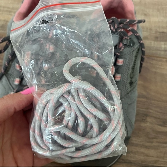 Columbia Gray & Pink Waterproof Low Hiking Shoe Techlite Omni-Grip Sole Size 6.5 - Picture 10 of 10